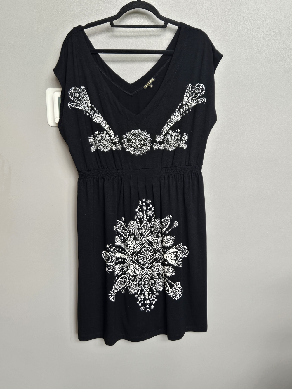 LA CLASS Boho Medallion Print V-Neck Dress Black White Plus Size 1X